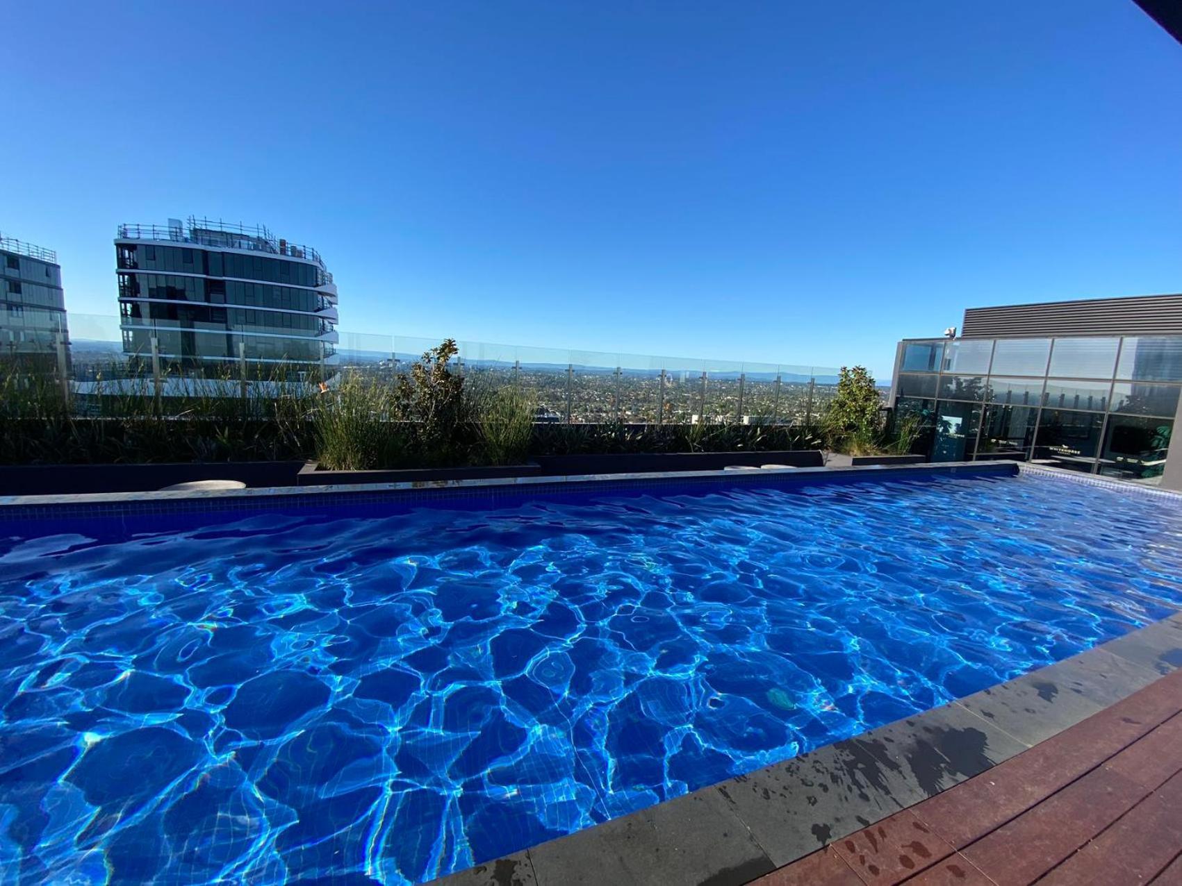 Cozy 2B2B Apartment With Free Parking & Penthouse Pool Box Hill Exterior foto